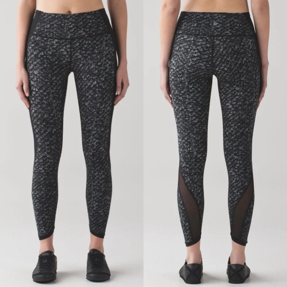 Lululemon Featherlight Light 7/8 Tight, Iridescent Multi Black Luxtreme, 10